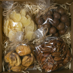 Подарочный набор орехов, сухофруктов и цукатов № 32 (400 г.)